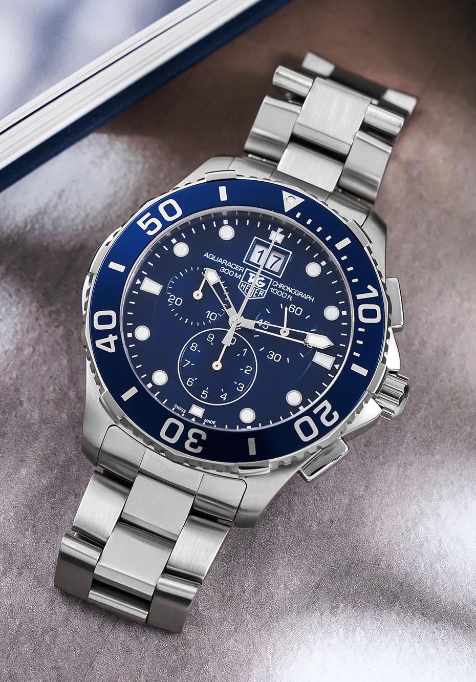 The TAG Heuer Aquaracer is a line of diver watches that can readily endure the most demanding sailing conditions. These watches also boast a stylish, sporty look that makes them perfect for daily wear
