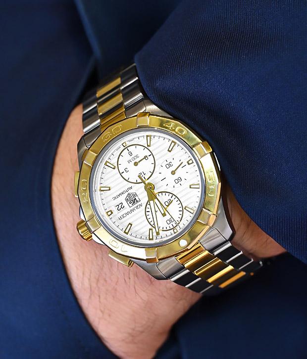 The TAG Heuer Aquaracer is a line of diver watches that can readily endure the most demanding sailing conditions. These watches also boast a stylish, sporty look that makes them perfect for daily wear
