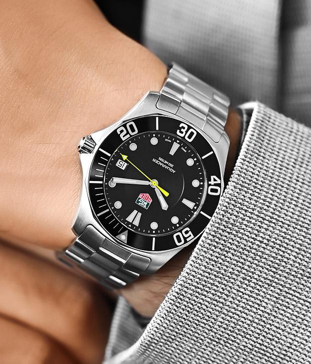The TAG Heuer Aquaracer is a line of diver watches that can readily endure the most demanding sailing conditions. These watches also boast a stylish, sporty look that makes them perfect for daily wear