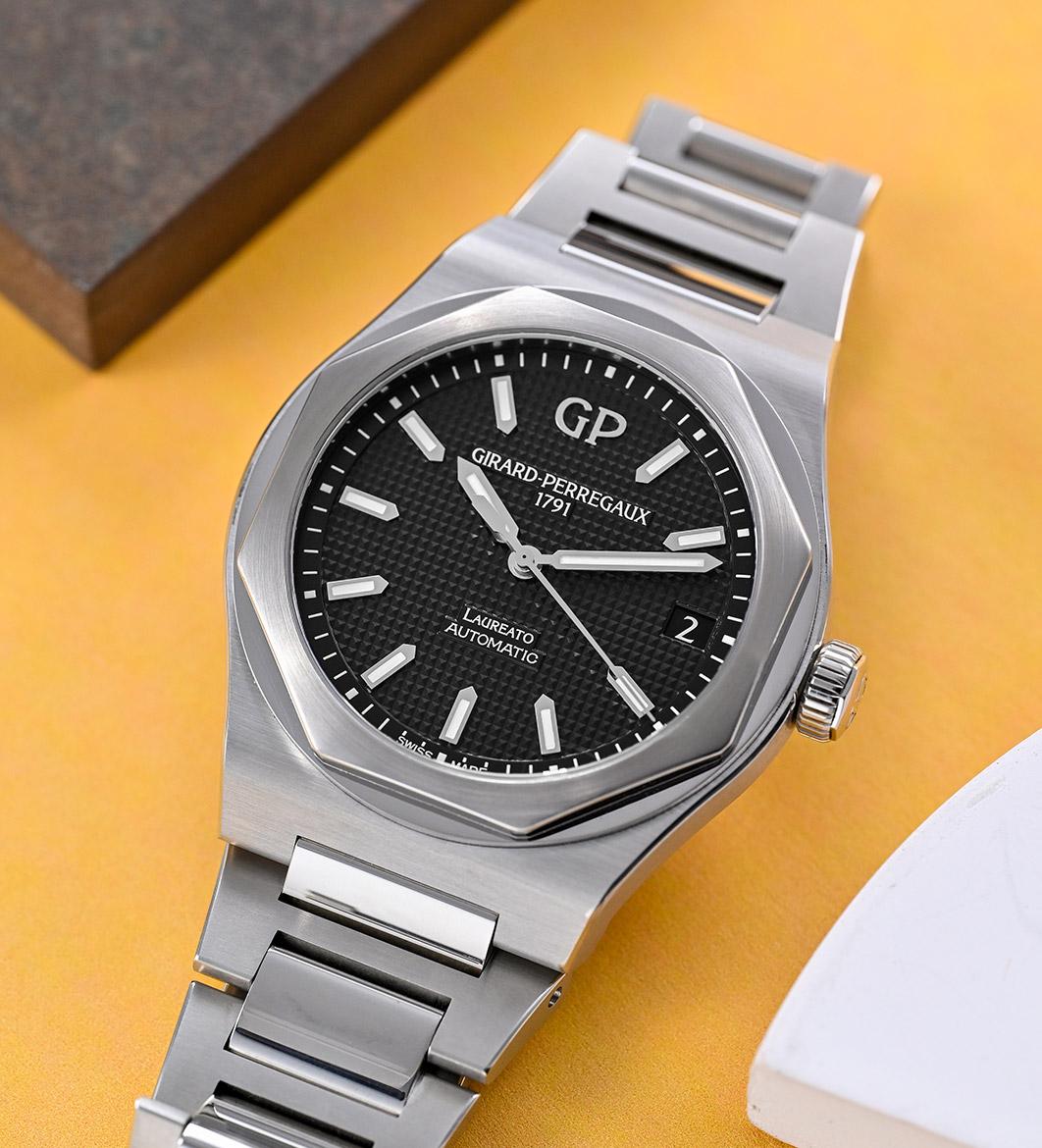 Girard-Perregaux Laureato with black dial