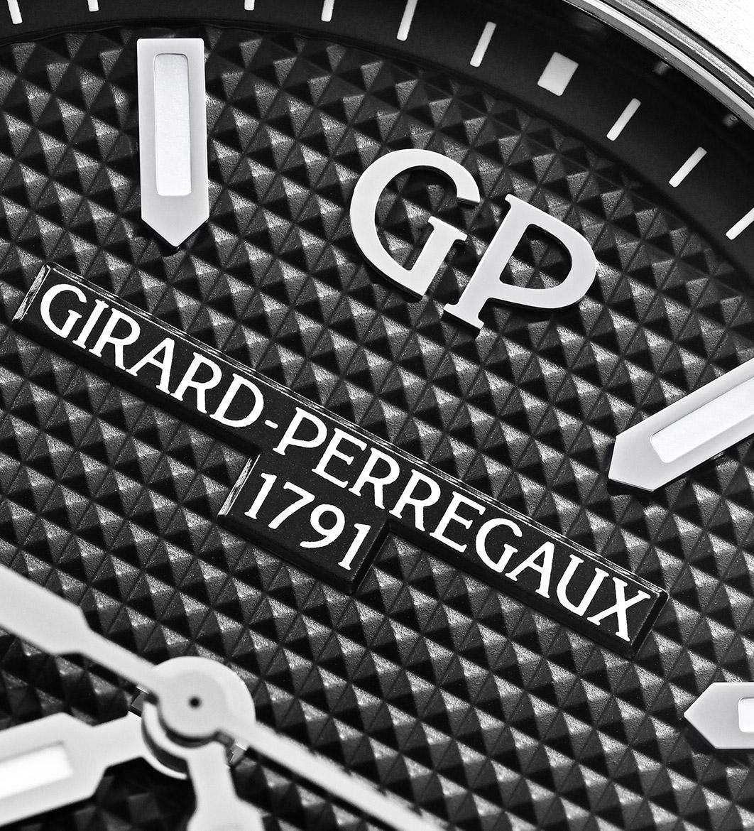 Clous de Paris dial in Girard-Perregaux Laureato