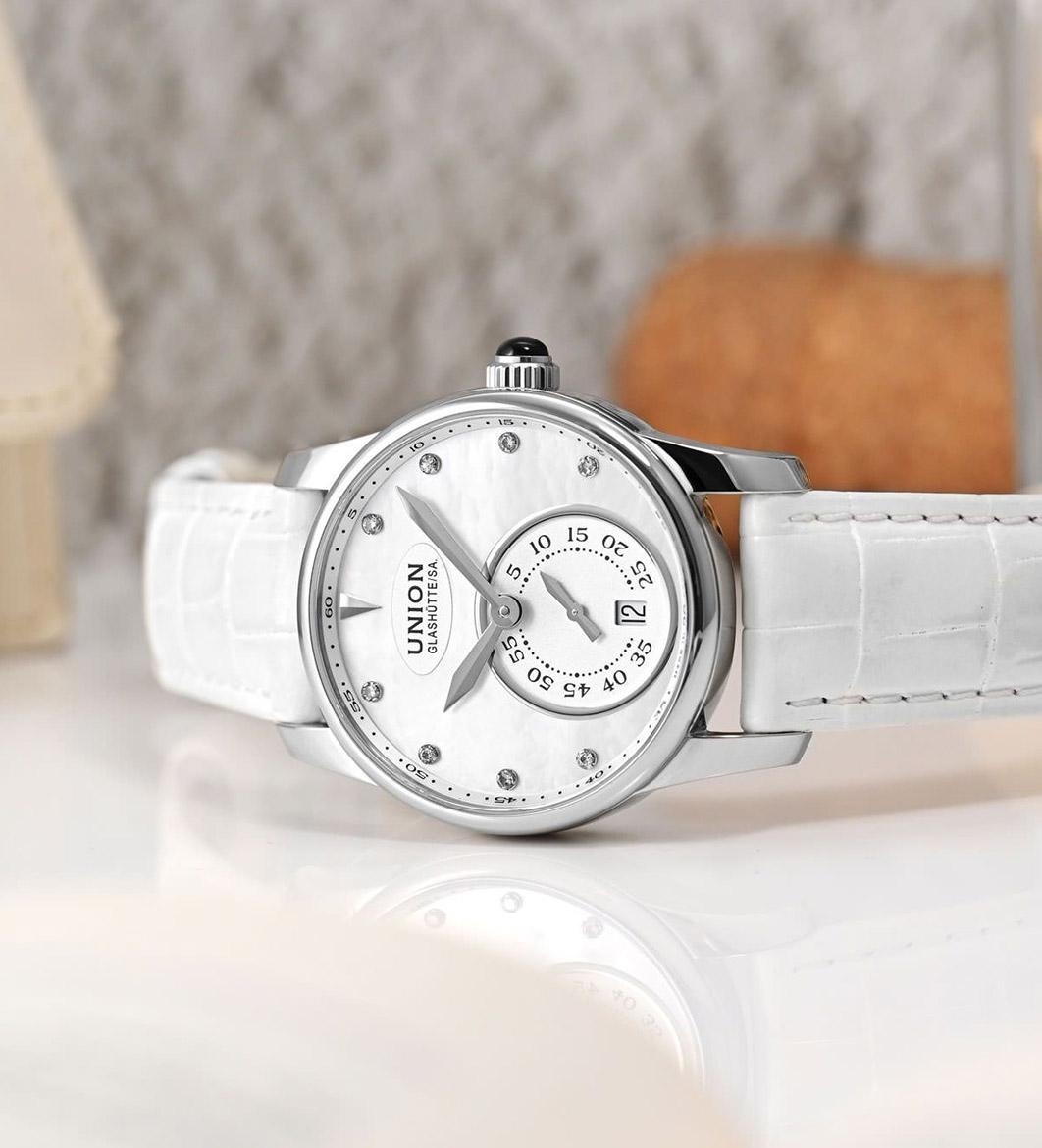 pre-owned Union Glashutte Seris Small Second D004.228.16.116.00