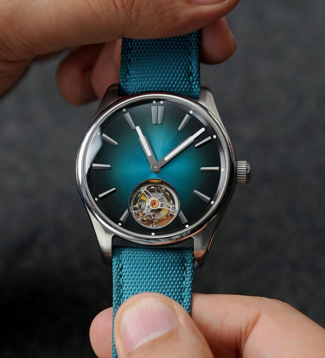 With the use of this guide, we hope that you can find the the right watch for you. Featuring: H. Moser & Cie. Pioneer Tourbillon Mega Cool 3804-1205