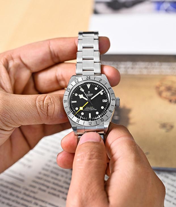 The Black Bay Pro is certainly a watch that can be worn anywhere. While its understated profile is perfect for everyday use, the 200m water resistance and GMT functions makes it apt for water adventures or travelling