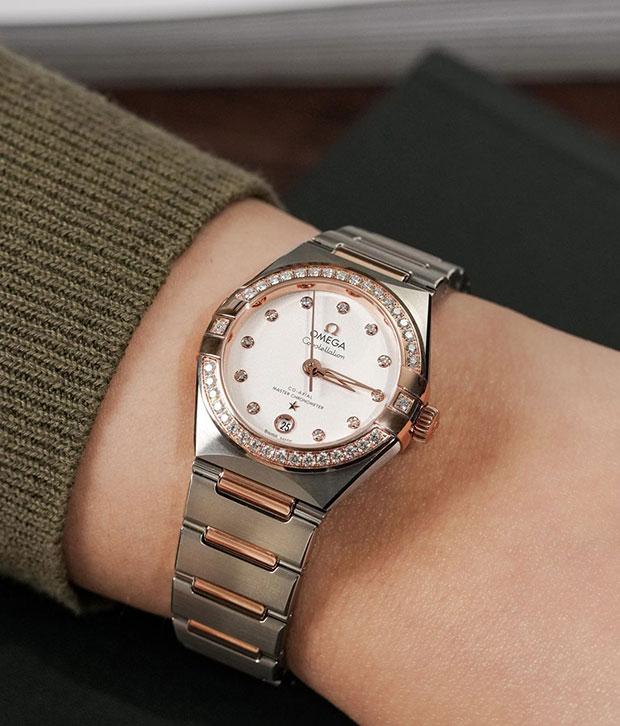 From the timeless round form to the bold asymmetry of avant-garde designs, each case shape carries a distinct identity, shaping the aesthetic and functional character of a timepiece.