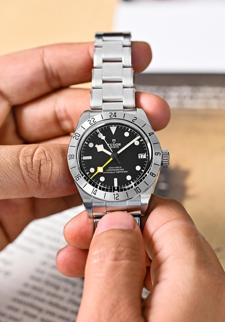 The Black Bay Pro is certainly a watch that can be worn anywhere. While its understated profile is perfect for everyday use, the 200m water resistance and GMT functions makes it apt for water adventures or travelling
