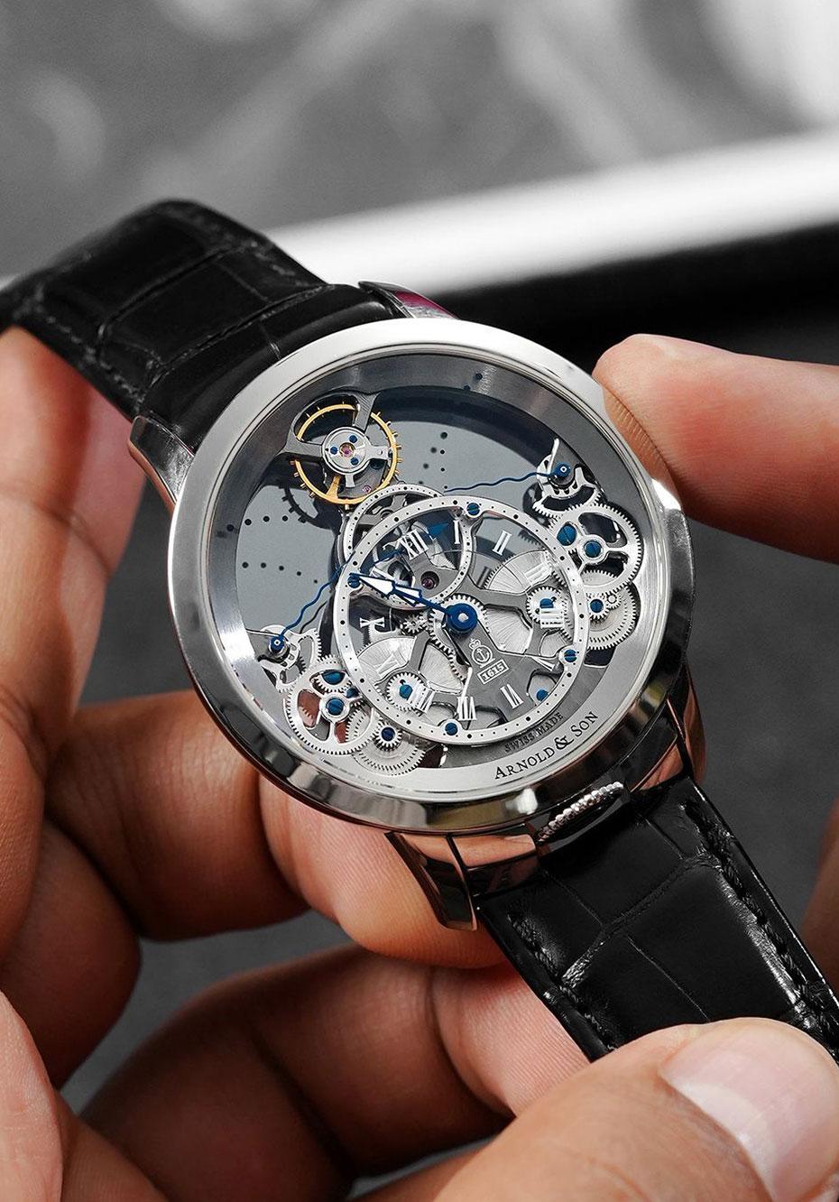 From the timeless round form to the bold asymmetry of avant-garde designs, each case shape carries a distinct identity, shaping the aesthetic and functional character of a timepiece.