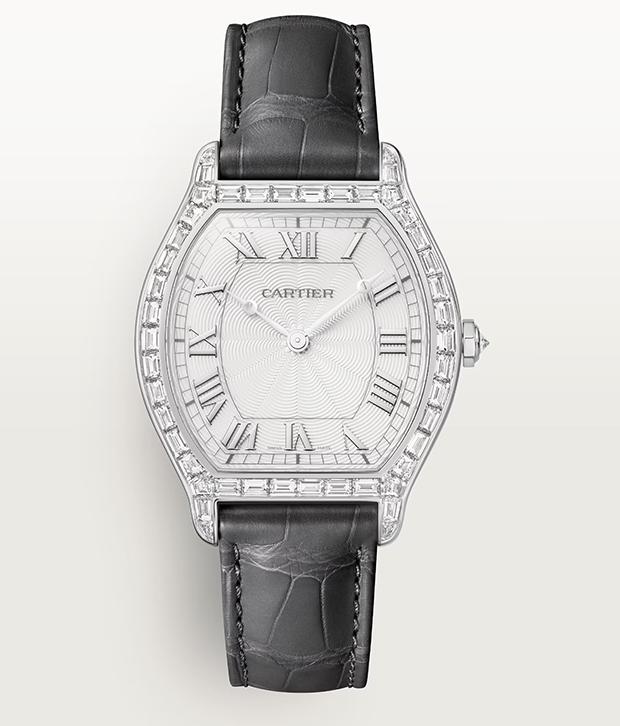 The standout technical release from Cartier’s 2026 lineup is easily the Tortue Monopoussoir. Produced in limited numbers across platinum and yellow gold, the watch revives one of Cartier’s most historically important case shapes while integrating a movement designed specifically around the Tortue architecture.