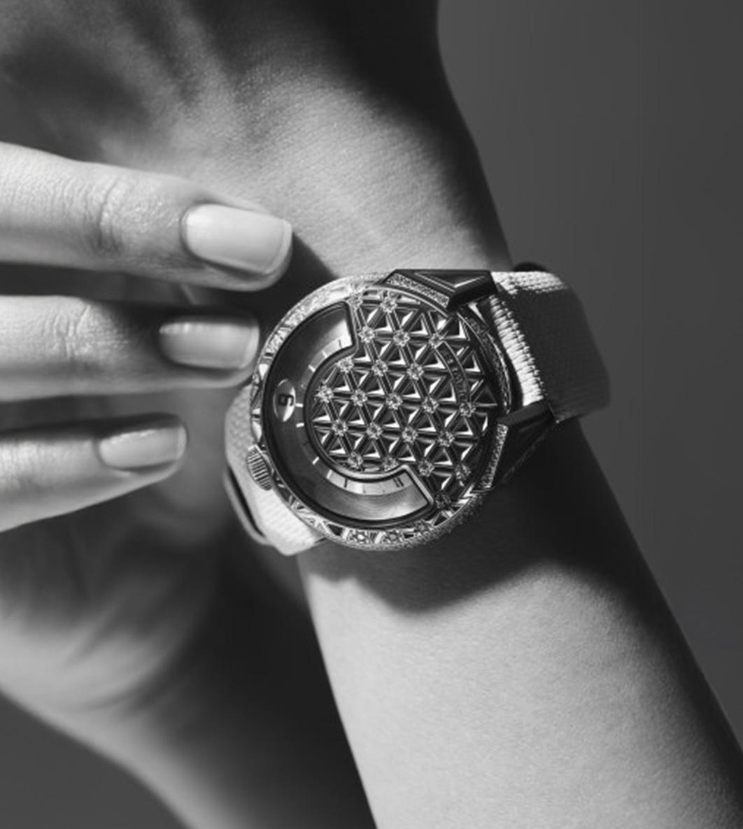 Urwerk UR-101 Diamond Sky Wrist Shot Female